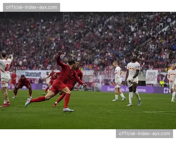 战报:拜仁慕尼黑2-1险胜莱比锡,凯恩点射绝杀 战报:拜仁慕尼黑2-1险胜莱比锡,凯恩点射绝杀