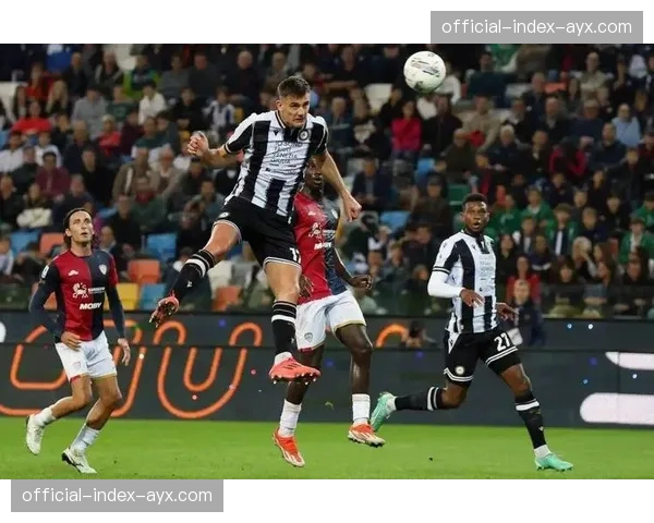 场上突发：卡利亚里后卫受伤，比赛暂停长达八分钟