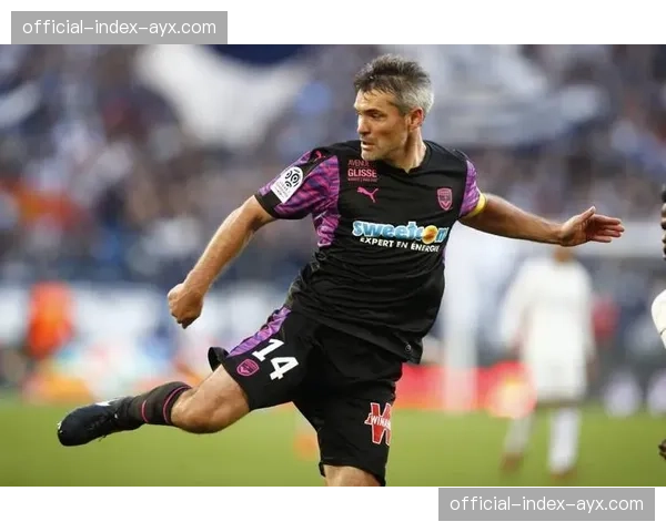 瓦伦西亚敲定马里国脚迪恩格免签，夏季转会窗首笔引援完成